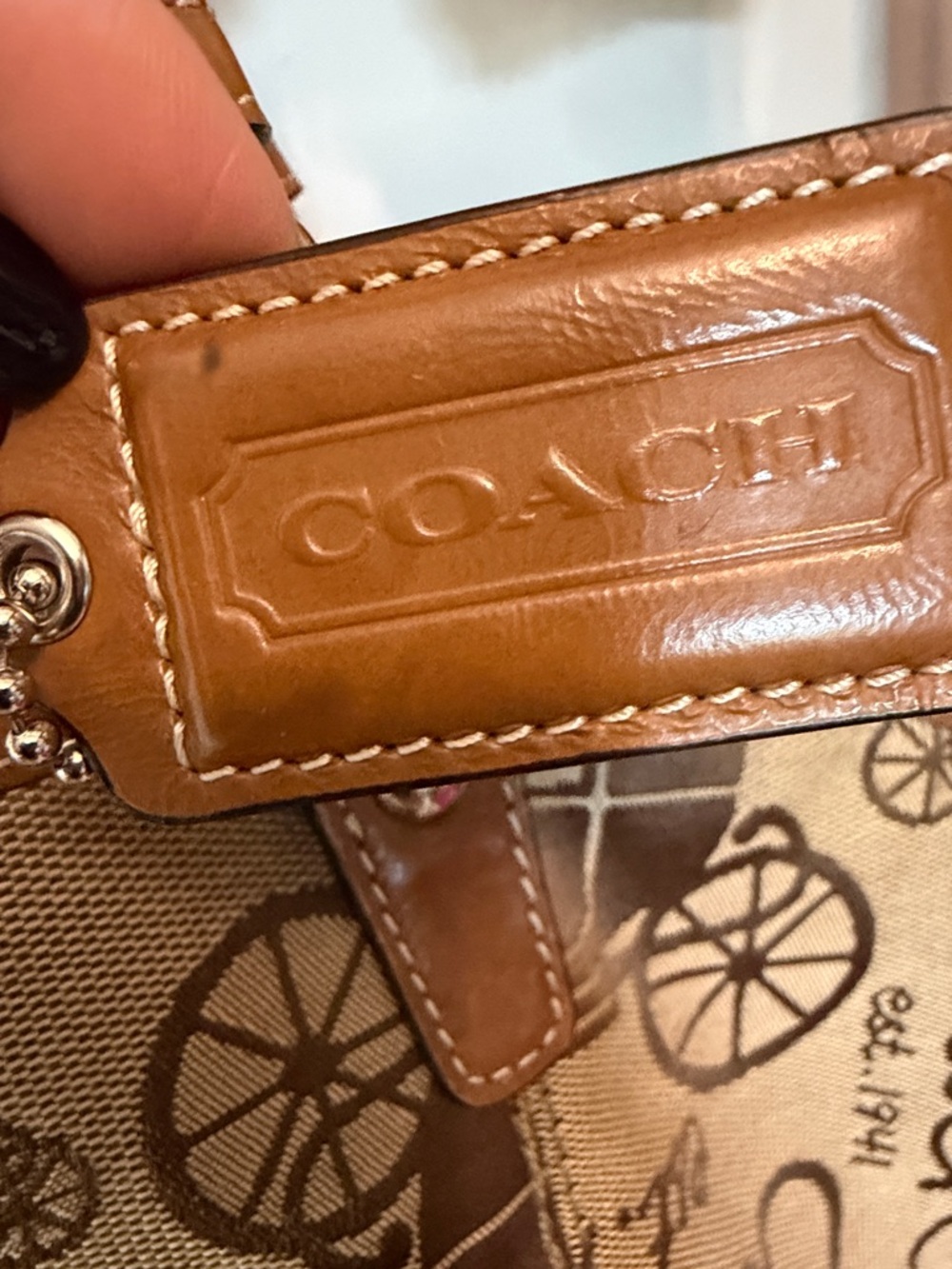 Coach Y2K Modern Vintage late 2009 Tan Signature Canvas Tote with Carriage Print - Picture 15 of 15